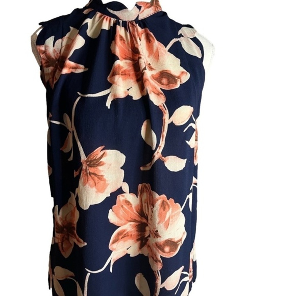 ⭐️ Faith and Joy floral top- size small